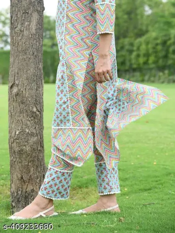 VEDRAJ_Aakarsha_Voguish_Kurtis