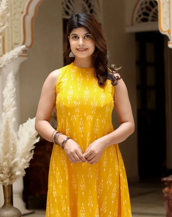 VEDRAJ_Aakarsha_Voguish_Kurtis