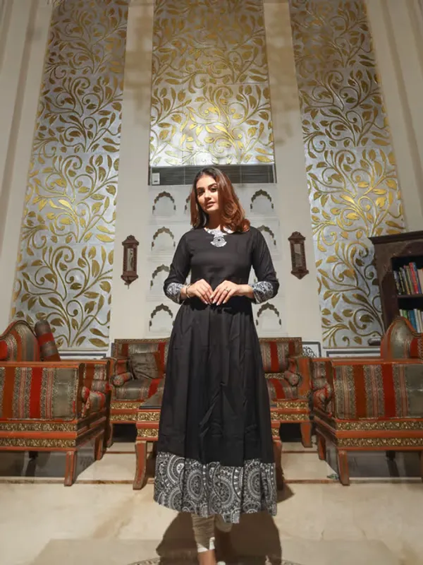 VEDRAJ_Women_Cotton_Blend_Aanarkali_Gown