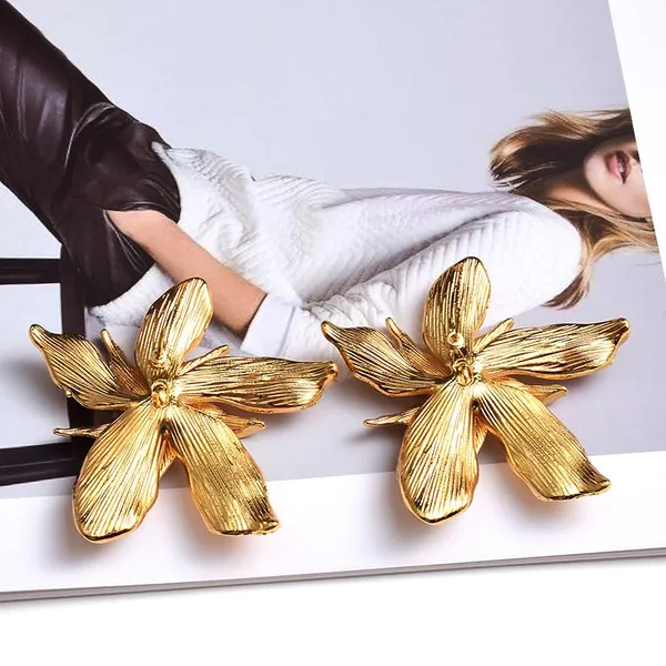 Simple_Metallic_Flower_Three-dimensional_Metal_Petal_Earrings_For_Women_&_Grils_(ER201)
