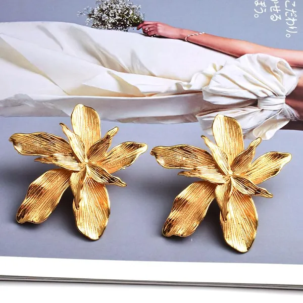 Simple_Metallic_Flower_Three-dimensional_Metal_Petal_Earrings_For_Women_&_Grils_(ER201)