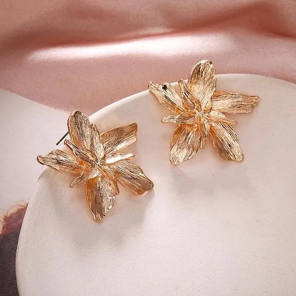 Simple_Metallic_Flower_Three-dimensional_Metal_Petal_Earrings_For_Women_&_Grils_(ER201)