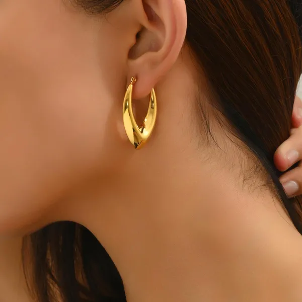 U_Shaped_Classic_Style_Roman_Style_Stainless_Steel_Titanium_Steel_18K_Gold_Plated_Earrings_For_Women_&_Grils_(ER209)