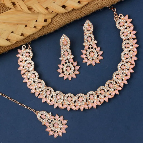 Crystal_Necklace_Jewellery_Set_with_Earrings_and_Maang_Tikka_for_Women_&_Grils