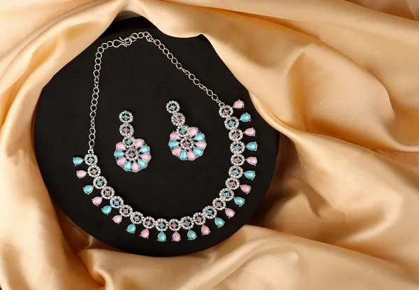 Kundan_and_American_Diamond_Necklace_Jewellery_Set_with_Earrings_for_Women