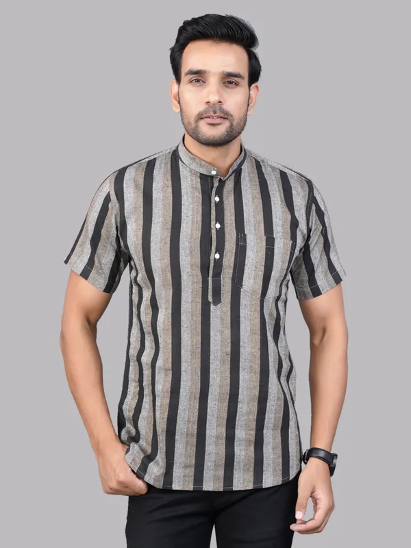 https://cdn-image.blitzshopdeck.in/ShopdeckCatalogue/tr:f-webp,w-600,fo-auto/6598f943e383bd2bdcd14535/media/QUA-COFFEE-OX-STRIPE-MENS-KURTA_1704805218509_bs8gxor05lf7req.jpg__Men's Exclusive