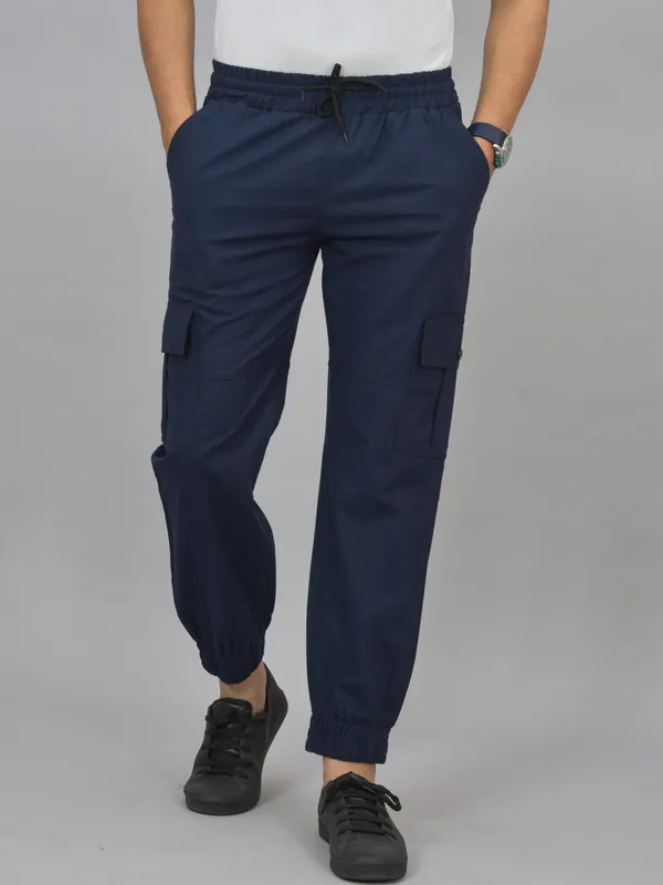 https://cdn-image.blitzshopdeck.in/ShopdeckCatalogue/tr:f-webp,w-600,fo-auto/6598f943e383bd2bdcd14535/media/QUA-NAVYBLUE-MENS-CARGO-PANTS_1704801020413_hycwfu1jd40vaeu.jpg__Men's Exclusive