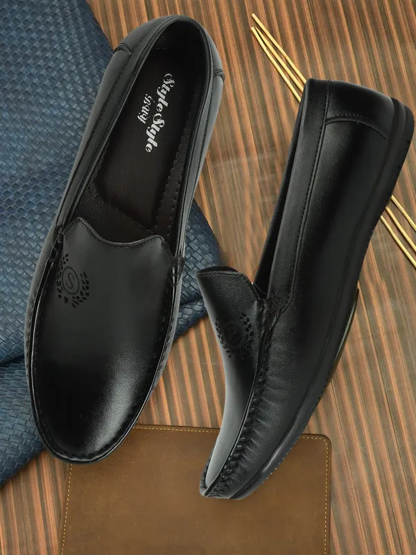 Black_Synthetic_Leather_Loafers_for_Men