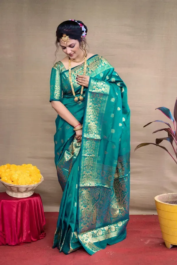 Kehrat Banarasi Desirable Rama Silk Saree With Assemblage