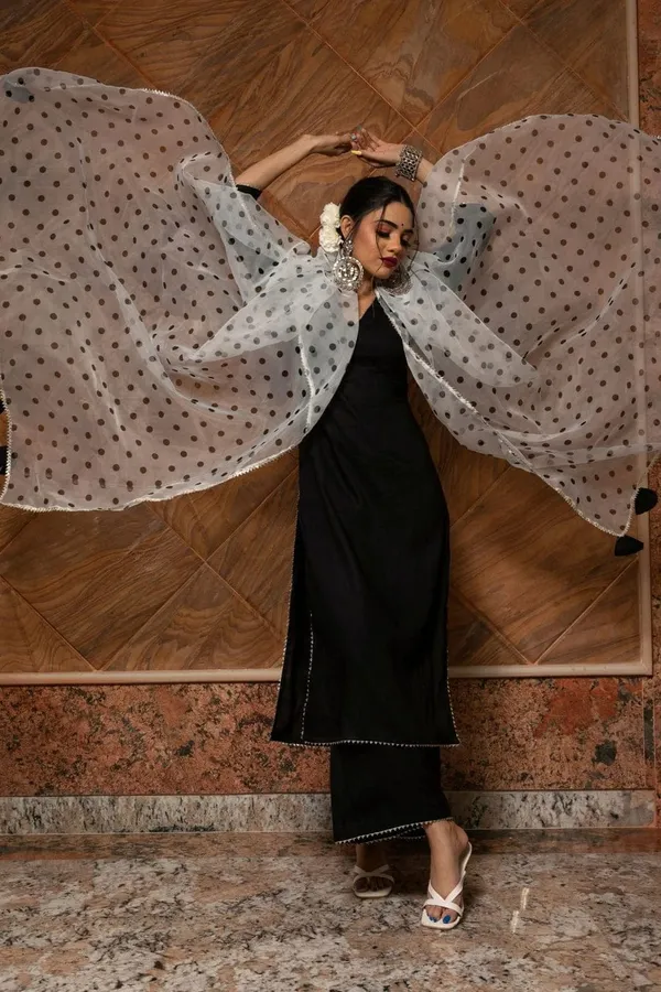 ZestLeaf_Handcrafted_Black_Rayon_Kurta,_Pant,_and_Organza_Dupatta_Set