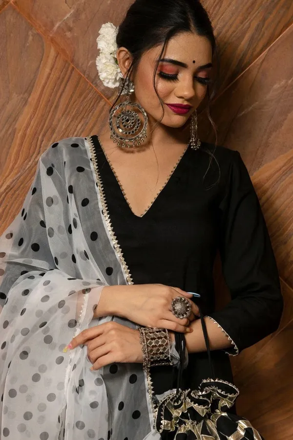 ZestLeaf_Handcrafted_Black_Rayon_Kurta,_Pant,_and_Organza_Dupatta_Set