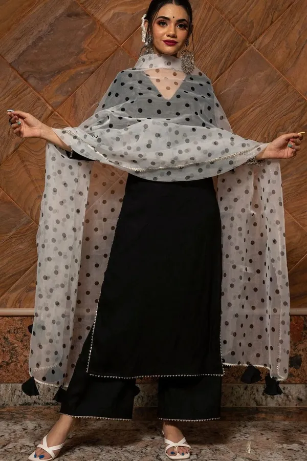 ZestLeaf_Handcrafted_Black_Rayon_Kurta,_Pant,_and_Organza_Dupatta_Set