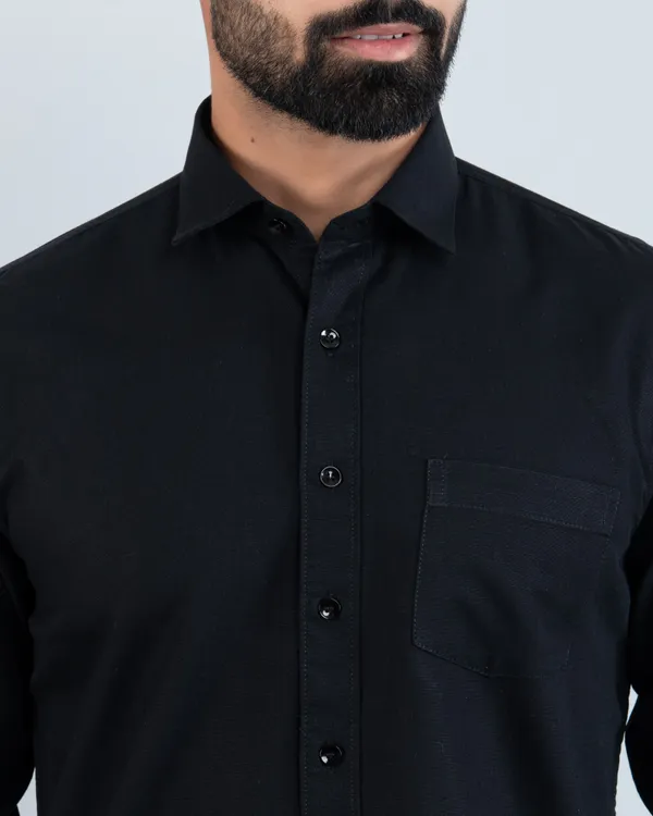Classic_Men's_Black_Pure_Cotton_Casual_Shirt_in_Smart_Fit_with_Spread_Collar