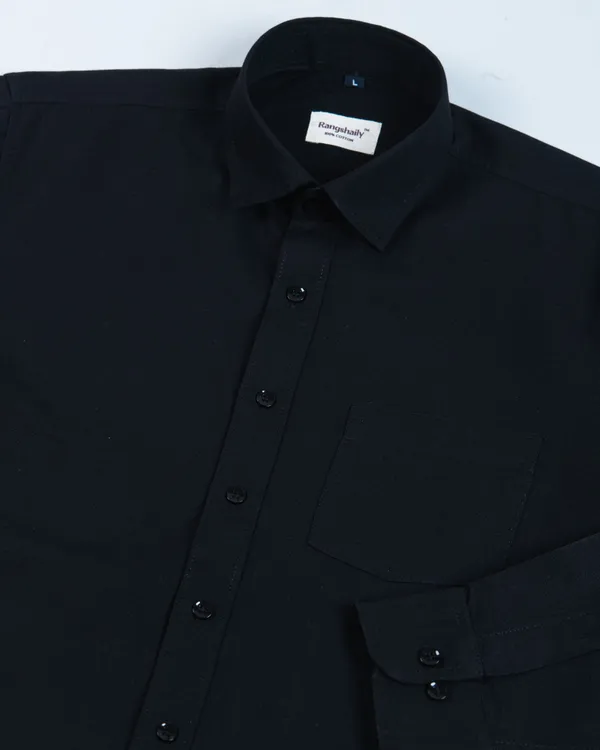 Classic_Men's_Black_Pure_Cotton_Casual_Shirt_in_Smart_Fit_with_Spread_Collar
