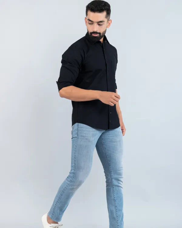 Classic_Men's_Black_Pure_Cotton_Casual_Shirt_in_Smart_Fit_with_Spread_Collar