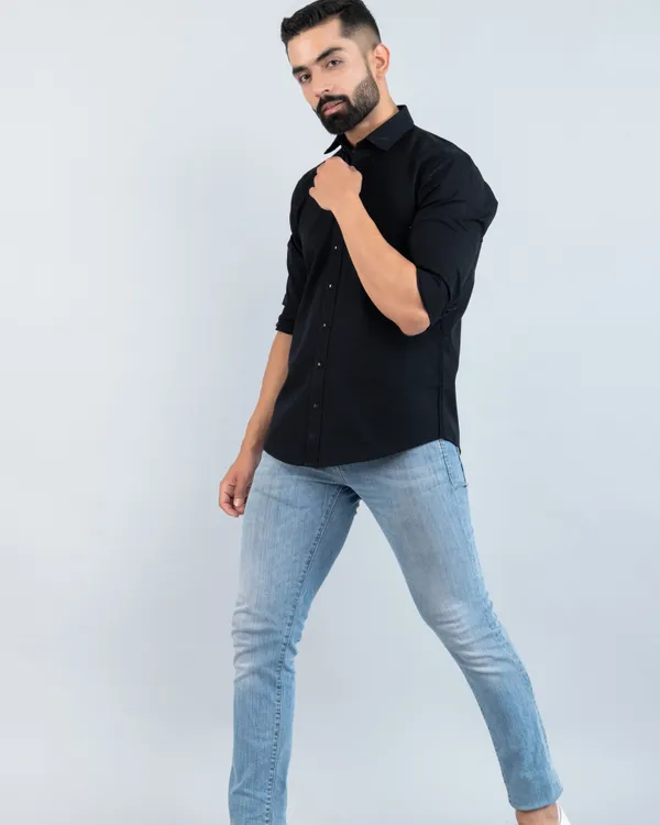 Classic_Men's_Black_Pure_Cotton_Casual_Shirt_in_Smart_Fit_with_Spread_Collar