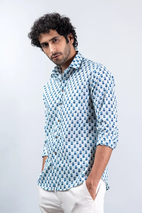 Blue_&_White_Regular_Fit_Floral_Print_Fullsleeves_Soft_Cotton_Shirt_With_Spread_Collar