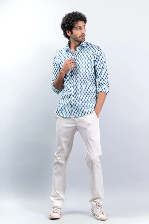 Blue_&_White_Regular_Fit_Floral_Print_Fullsleeves_Soft_Cotton_Shirt_With_Spread_Collar