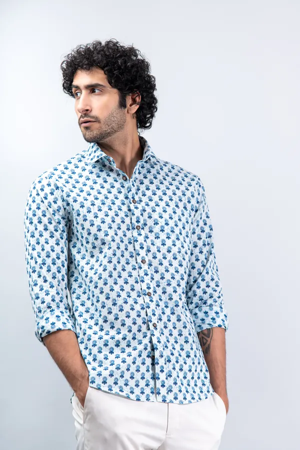 Blue_&_White_Regular_Fit_Floral_Print_Fullsleeves_Soft_Cotton_Shirt_With_Spread_Collar