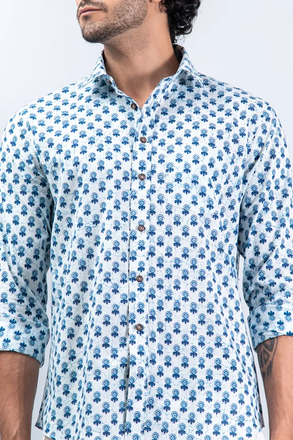 Blue_&_White_Regular_Fit_Floral_Print_Fullsleeves_Soft_Cotton_Shirt_With_Spread_Collar