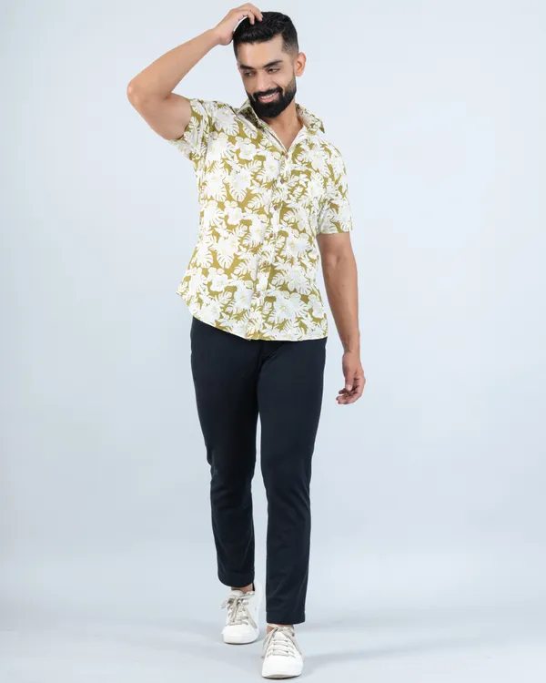 Breezy_Big_Green_Floral_Print_Regular_Fit_Casual_Cotton_Shirt_with_Spead_Collar