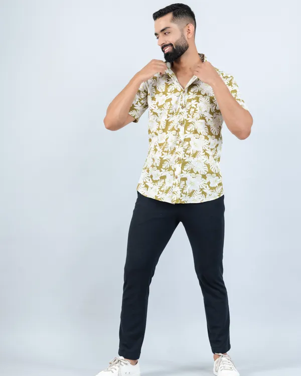 Breezy_Big_Green_Floral_Print_Regular_Fit_Casual_Cotton_Shirt_with_Spead_Collar