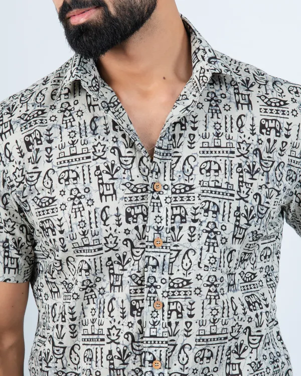 Abstract_Print_Off_White_Cotton_Shirt_in_Smart_Fit_and_Curved_Hemline