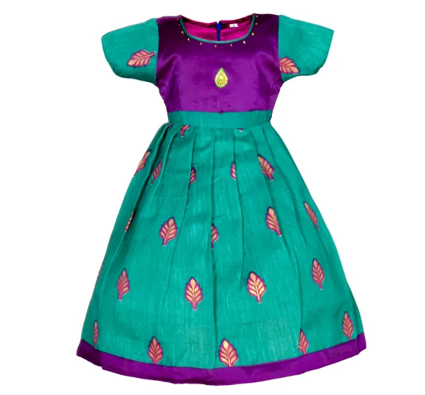 https://cdn-image.blitzshopdeck.in/ShopdeckCatalogue/tr:f-webp,w-600,fo-auto/65aa114702d8dc3ec1c85c68/media/Sathiyas_Baby_Girls_Knee_Length_Fancy_Frock_JV4BPOXGZ0_2024-02-07_1.jpg__Sathiyas