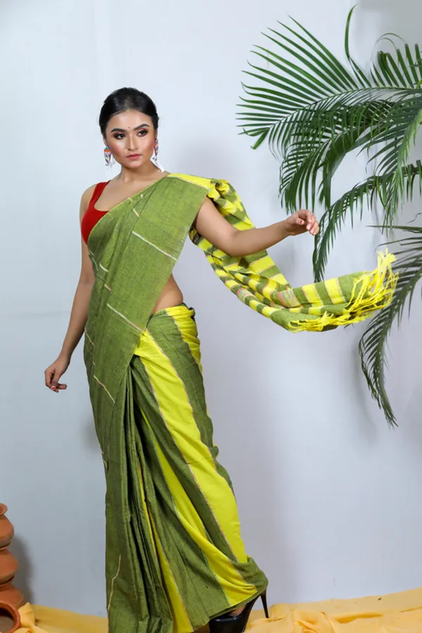 Dark_Green_Printed_Full_Sleeve_1Pic_Women'S_Saree_And_1Pic_Men'S_Kurta_For_Couple