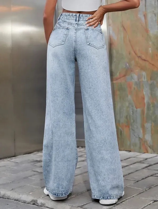 High_Waist_Wisker_Sprey_Knee_cut_Ripped_Denim