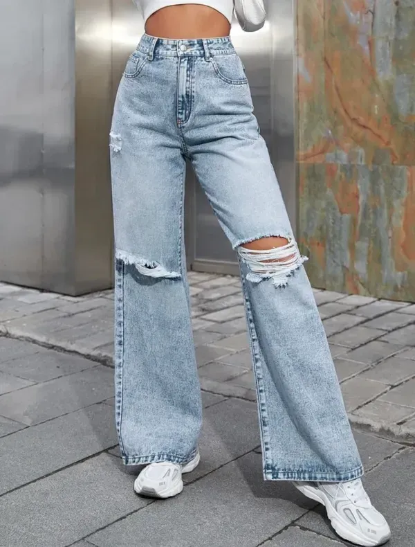 High_Waist_Wisker_Sprey_Knee_cut_Ripped_Denim