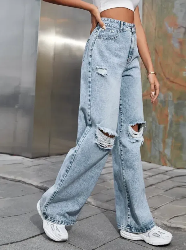 High_Waist_Wisker_Sprey_Knee_cut_Ripped_Denim
