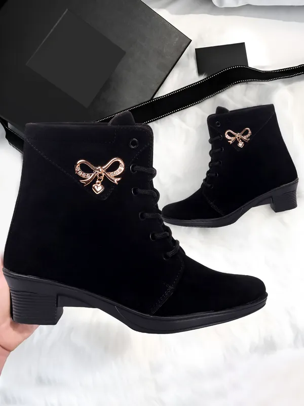 https://cdn-image.blitzshopdeck.in/ShopdeckCatalogue/tr:f-webp,w-600,fo-auto/65b74bcf02d8dc3ec1d8acd8/media/Krafter__Womens_And_Girls_Classic_Winter_Suede_velvet_High_heel_sneakers_shoes_Casual__Outdoor_and_Holiday_Outings_LE2K591MV0_2024-02-02_1.JPG__Krafter