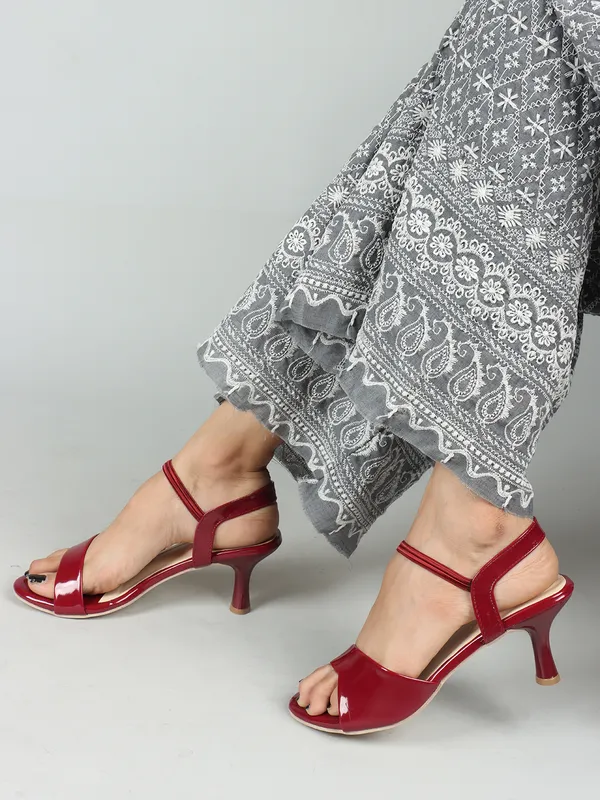 Cherry_Women_Sleek_Kitten_heels_solid_sandals