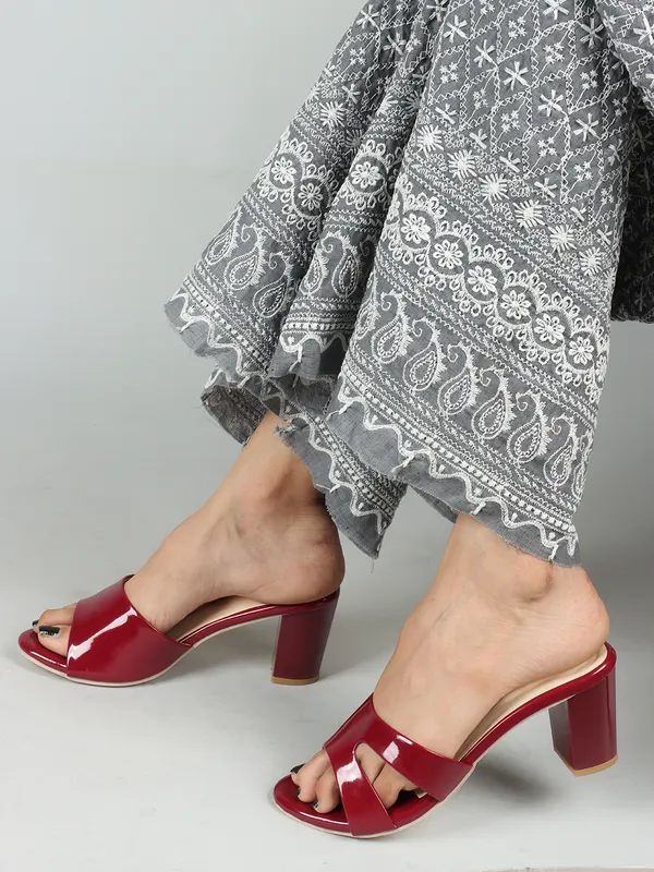 Cherry_Women_Sleek_Block_heels_sandals