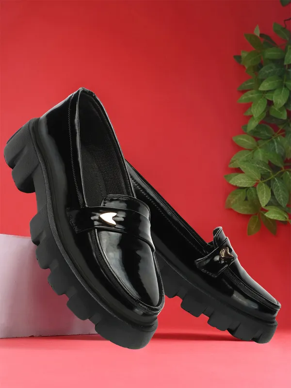 Black_women_synthetic_patent_leather_Chunky_loafer_moccasins