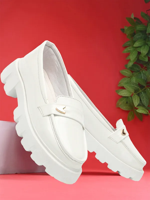 White_women_synthetic_patent_leather_Chunky_loafer_moccasins