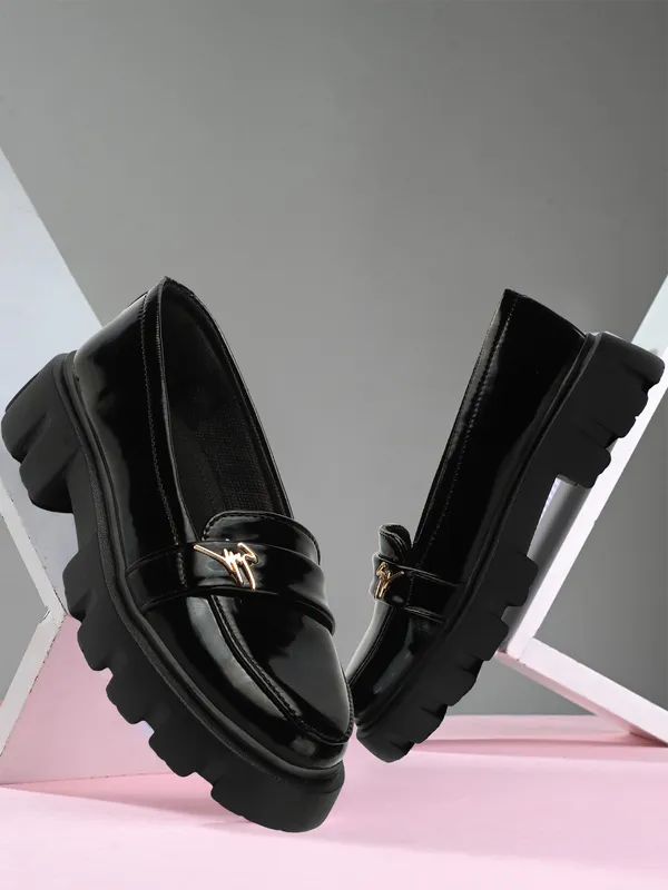 Black_women_synthetic_patent_leather_Chunky_loafer_moccasins