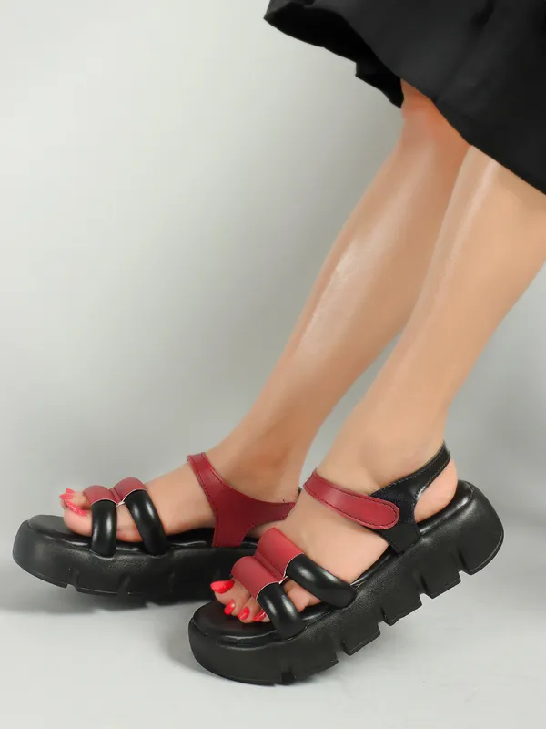 Black_women_valcro_strap_colorblocked_platfrom_sandals