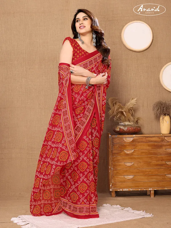 Striped,_Paisley,_Printed_Bollywood_Georgette_Saree_(Yellow)