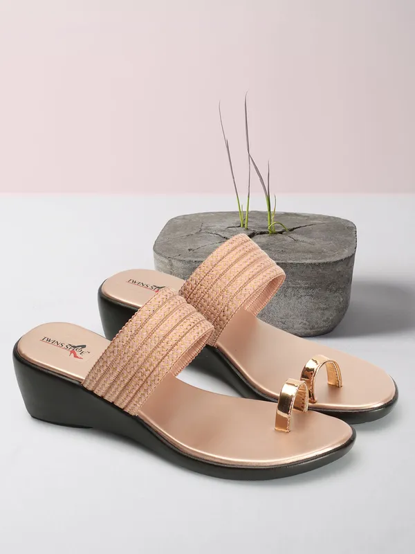 Ethnic_Toe_Ring_Wedge_Heels_(Peach)