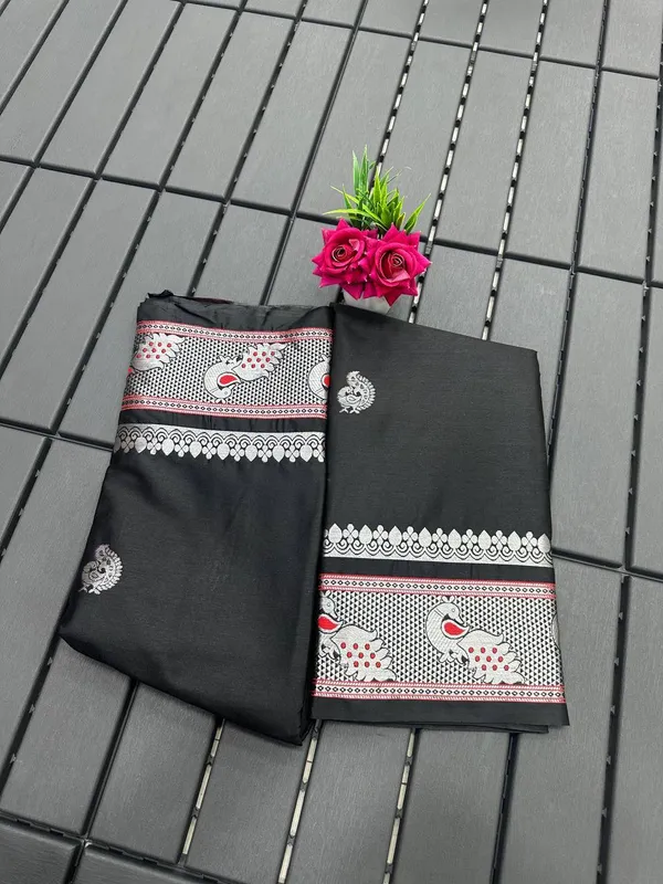 Black_Aquiliq_Woven_Handloom_Cotton_Blend_Saree