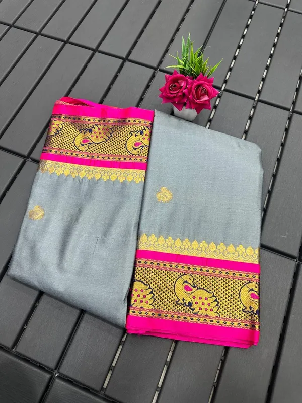 Black_Aquiliq_Woven_Handloom_Cotton_Blend_Saree