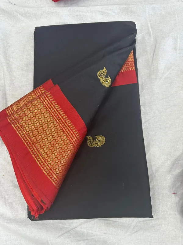 Black_Aquiliq_Woven,_Temple_Border_Paithani_Cotton_Silk,_Silk_Blend_Saree