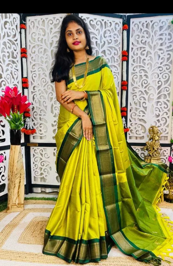 Black_Aquiliq_Woven,_Temple_Border_Paithani_Cotton_Silk,_Silk_Blend_Saree