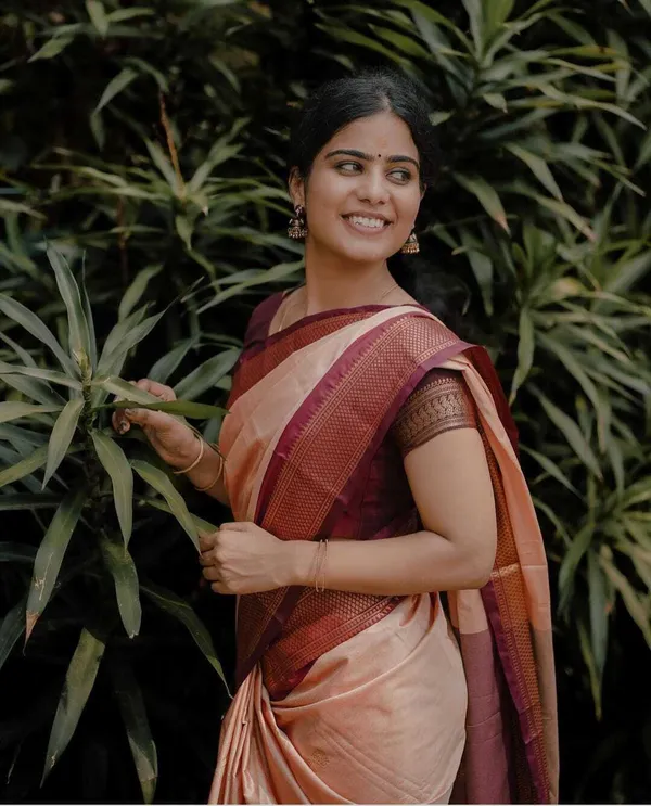 Black_Aquiliq_Woven,_Temple_Border_Paithani_Cotton_Silk,_Silk_Blend_Saree