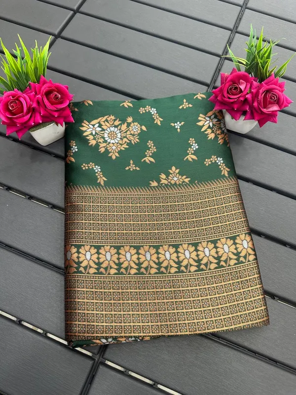 Green_Pure_Soft_Silk_Saree_With_Twirling_Blouse_Piece