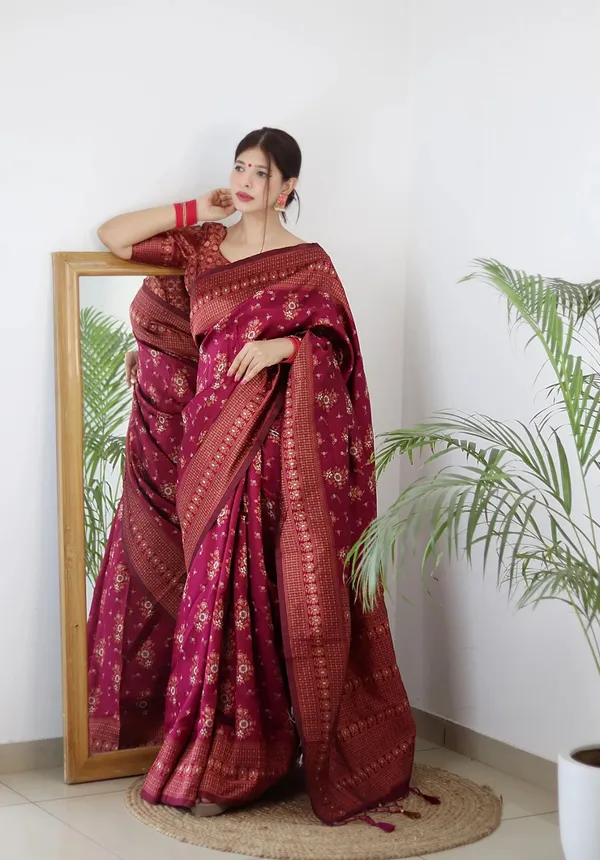Maroon_Pure_Soft_Silk_Saree_With_Twirling_Blouse_Piece