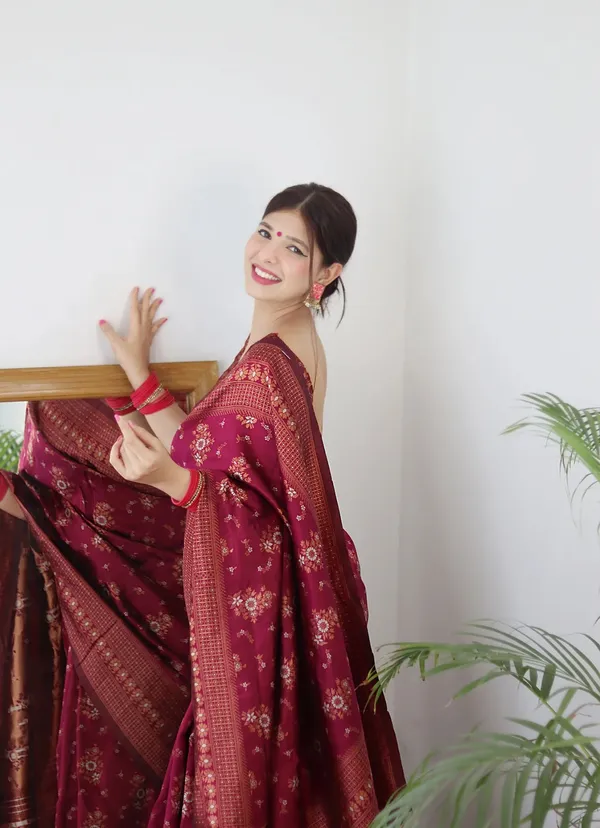 Maroon_Pure_Soft_Silk_Saree_With_Twirling_Blouse_Piece