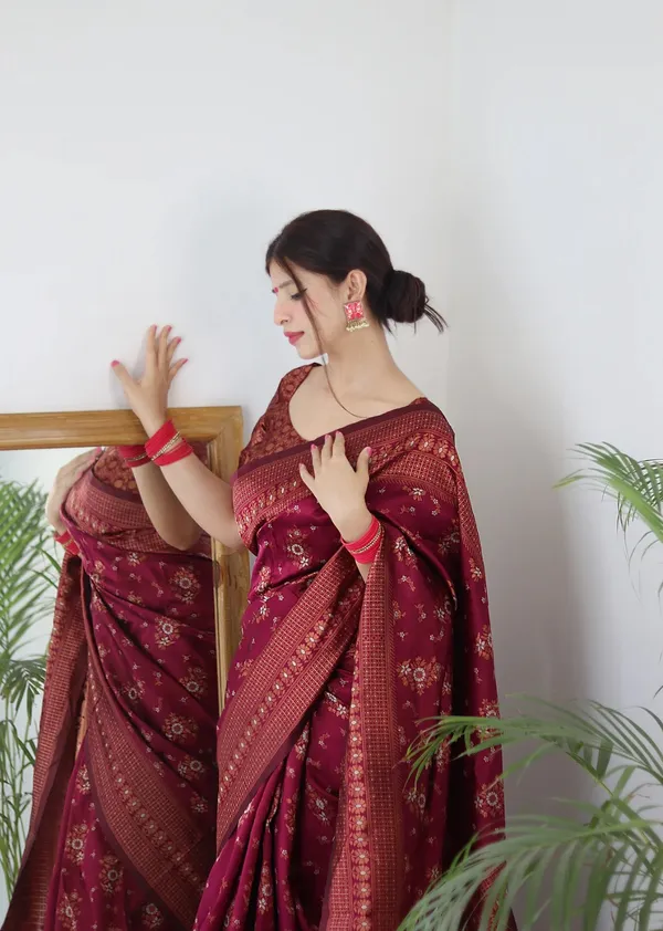 Maroon_Pure_Soft_Silk_Saree_With_Twirling_Blouse_Piece